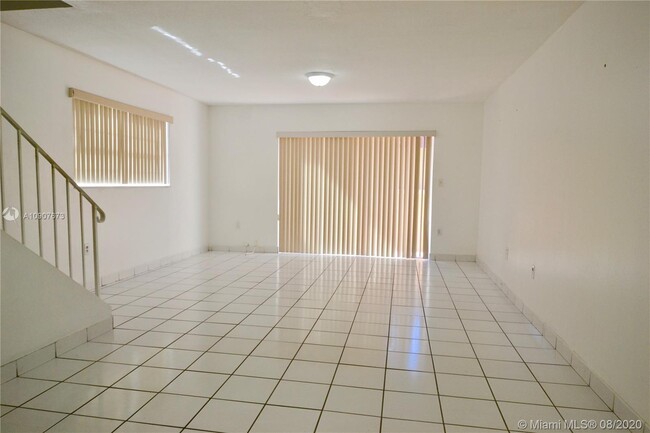 Building Photo - 9952 N Kendall Dr