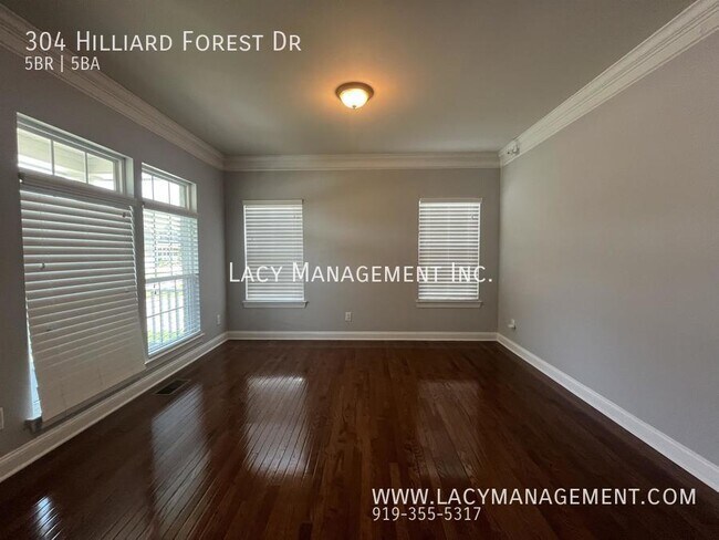 Foto del edificio - 304 Hilliard Forest Dr