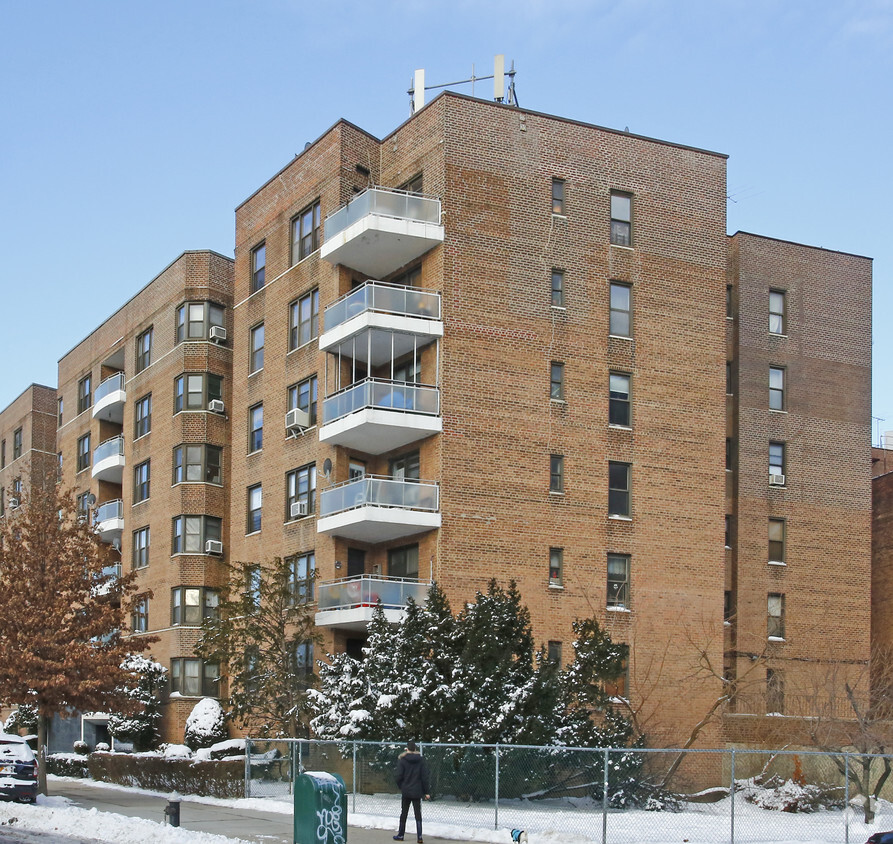 Primary Photo - Hampton House Apartments