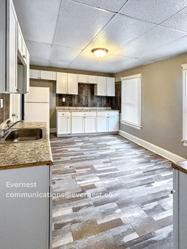 Building Photo - 5806 Bonna Ave