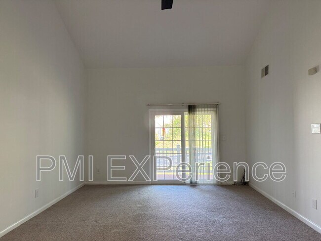 Foto del edificio - 1023 Spring Valley Ct