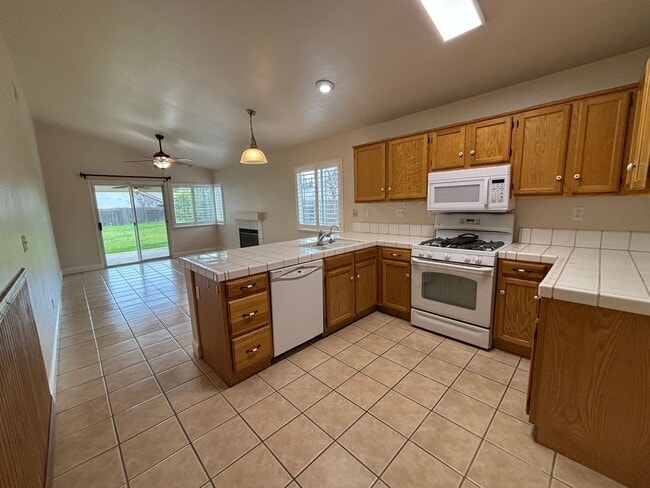 Building Photo - Sharp Home!