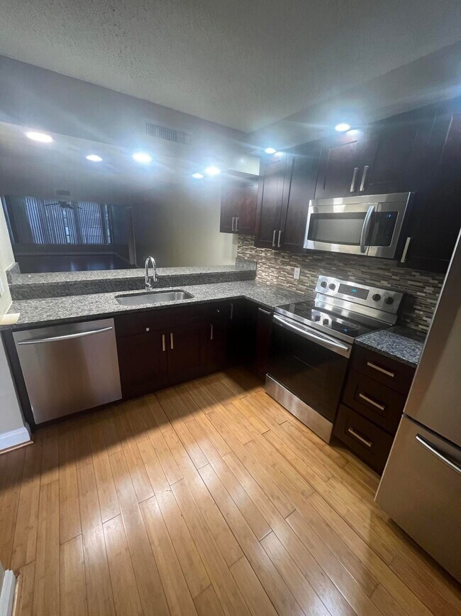 Foto del edificio - 2771 Village Blvd