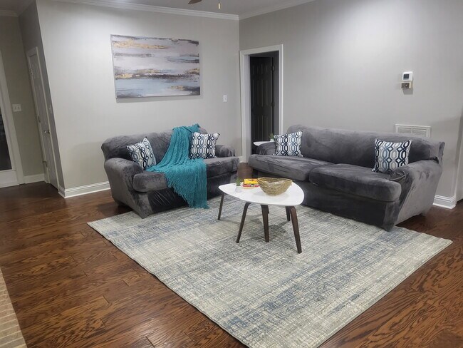 Building Photo - 2113 Fox Hunt Dr