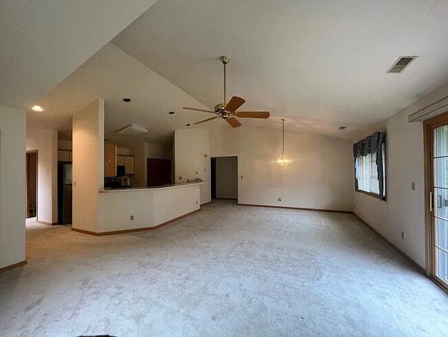 Spacious living room - 18475 Brookfield Lake Dr