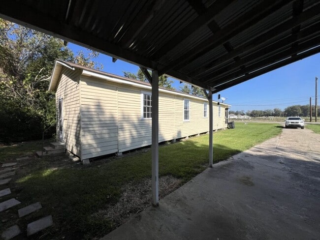 Foto del edificio - 2-Bedroom 1-Bath Home on Sunshine Rd.