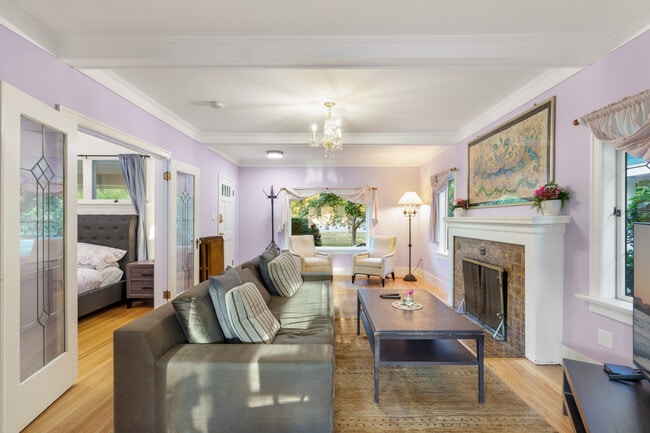 Building Photo - 2029 Collingwood St