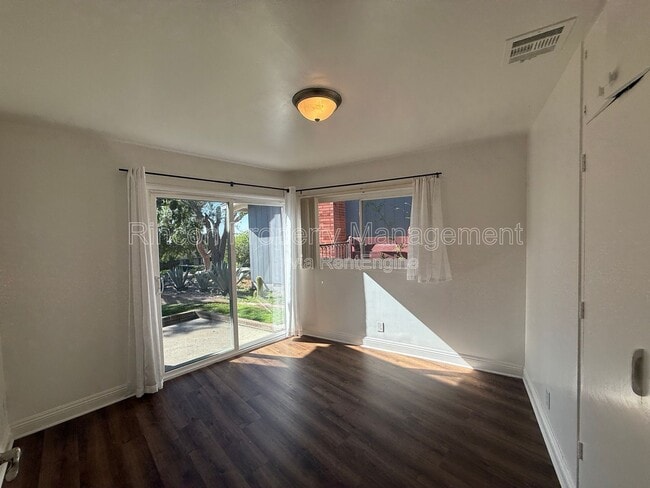 Building Photo - 3677 Willowick Dr