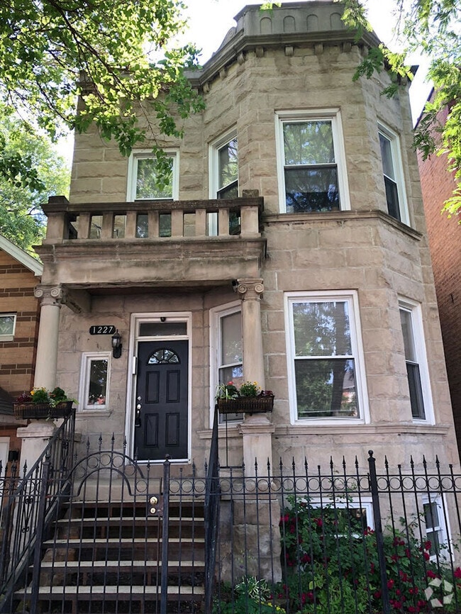 Building Photo - 1227 N Rockwell St