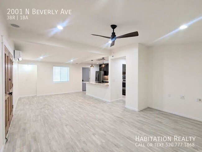 Building Photo - 3bd/1ba Freshly Renovated Home w/ an Enclo...