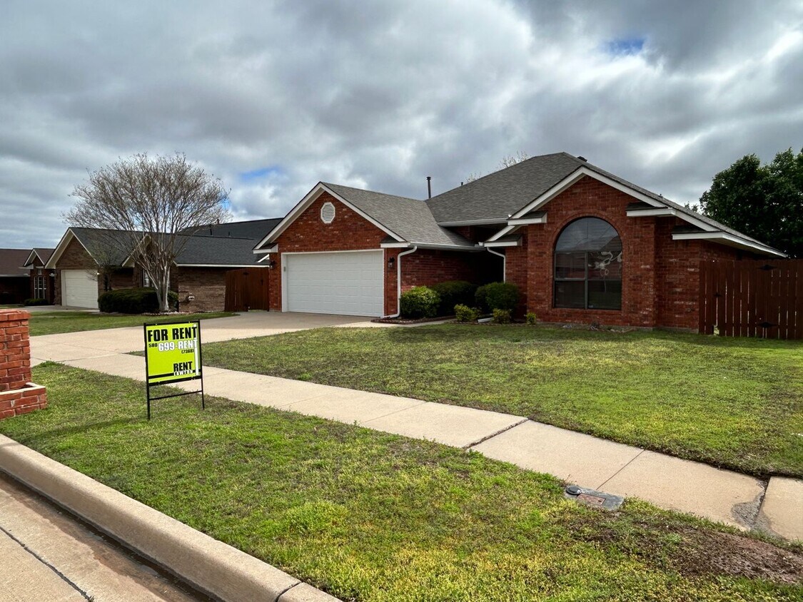 Primary Photo - 3 Bed, 2 Bath in the Eisenhower School Dis...