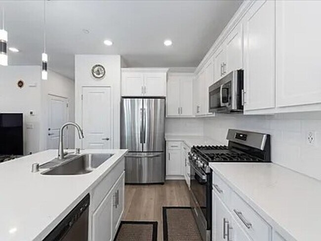 Foto del edificio - Beautifully maintained home located in a quiet, desirable Pittsburg neighborhood.