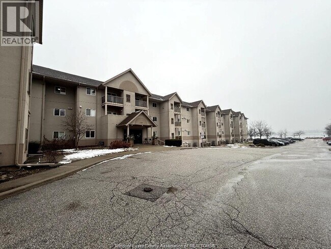 Building Photo - 3000 Sandwich St.