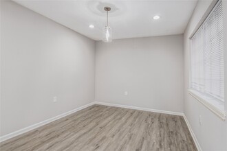 Building Photo - 1702 Athens Dr