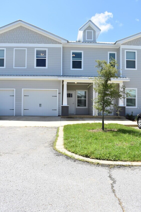 402 Palm St, Freeport, FL 32439 Townhome Rentals in Freeport FL