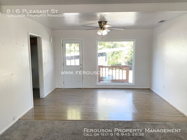 Building Photo - 816 Pleasant St