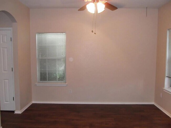 Building Photo - 122 Brown St
