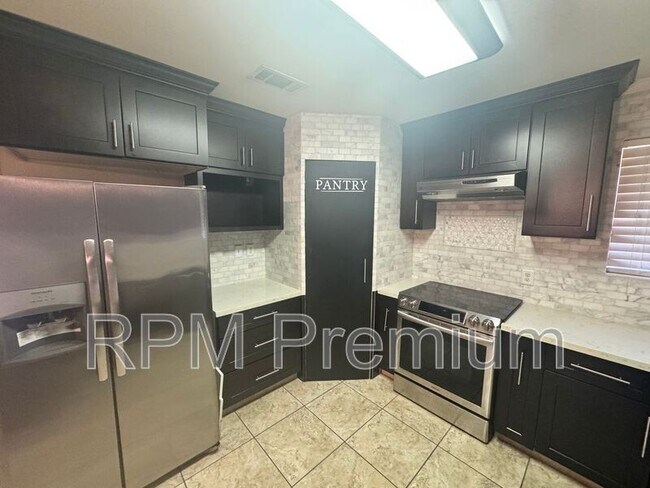 Building Photo - 2175 Deerwood Dr