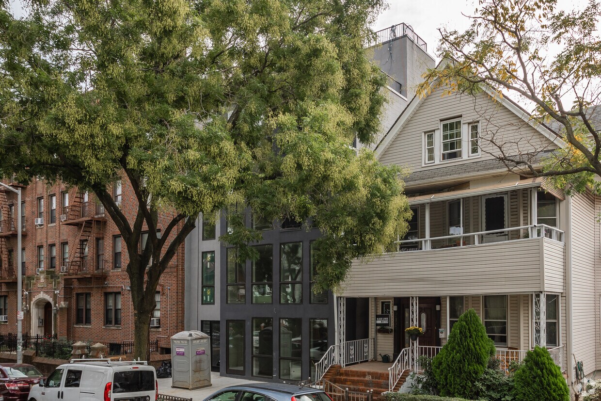 Foto del edificio - 246 Maple St