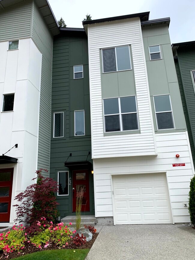 Building Photo - 13421 Admiralty Way