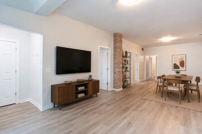 Building Photo - 3646 W Wabansia Ave