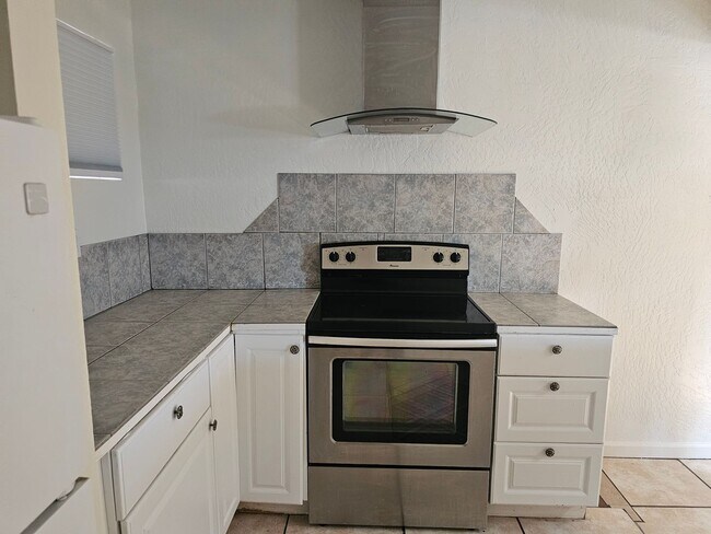 Foto del edificio - Unfurnished Long Term