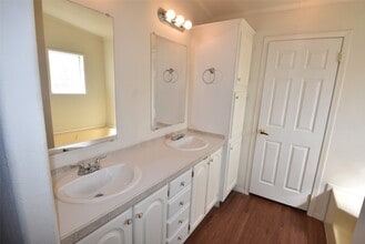 Building Photo - 10007 Elderberry Park Ln