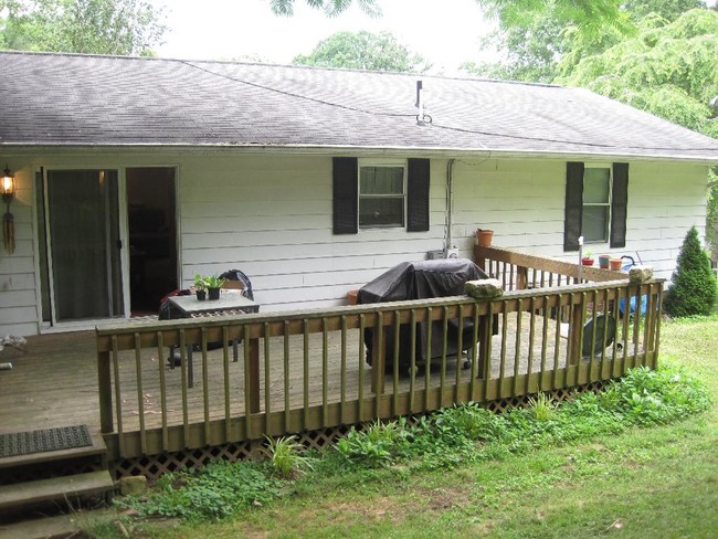 Building Photo - 110 Lake Dr