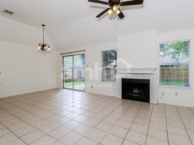 Building Photo - 2207 Wisteria Way