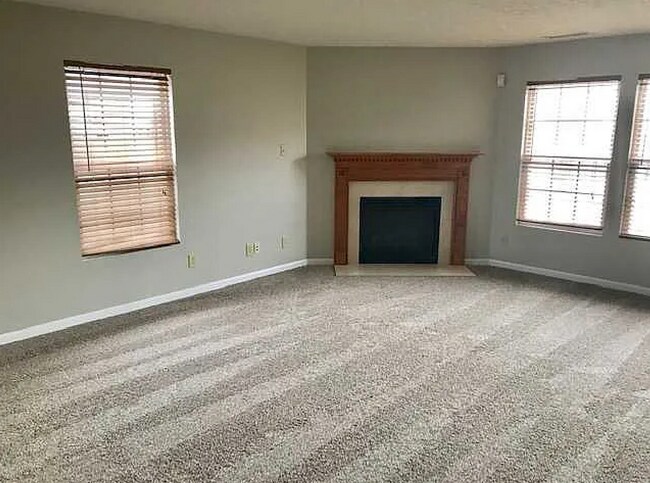 Foto del edificio - Beautiful 5 bedroom 3 bath  home is locate...