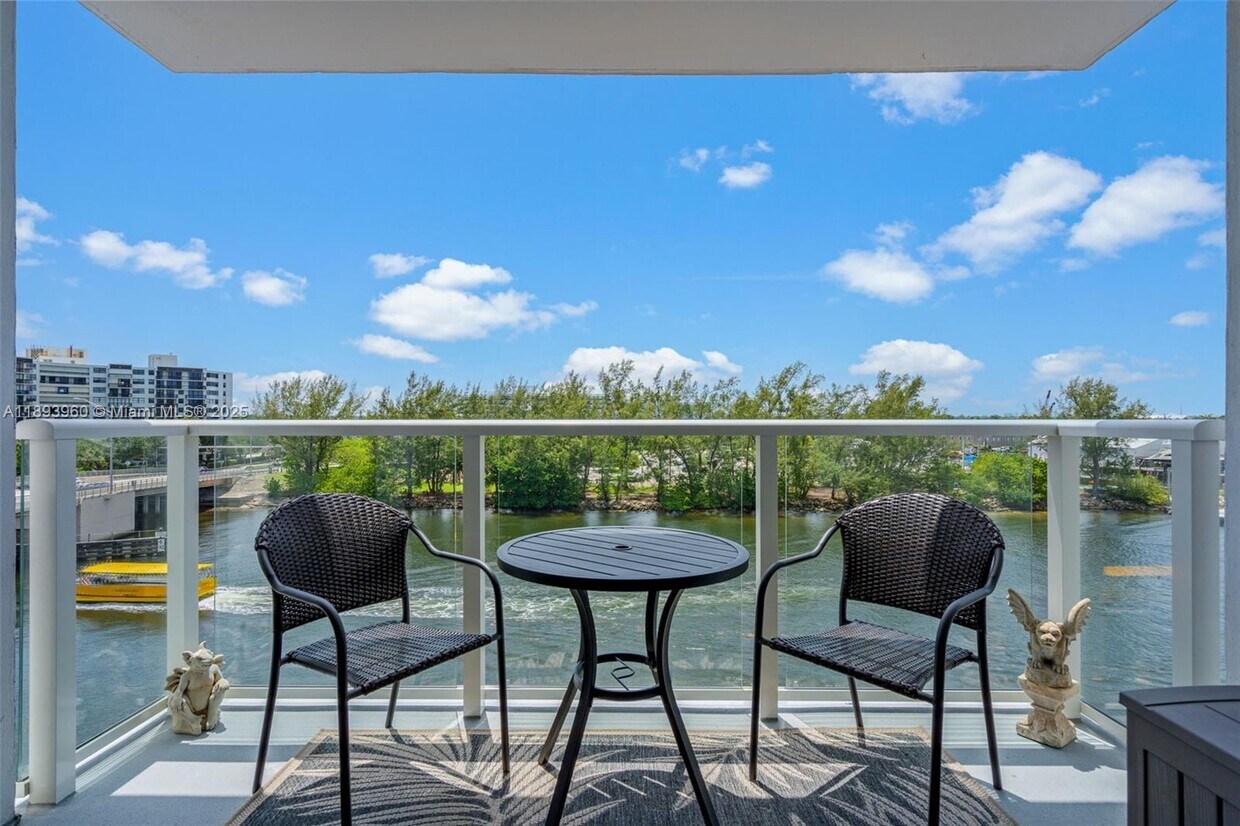 Foto principal - 1401 N Riverside Dr
