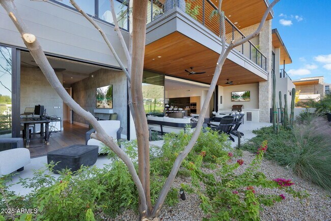 Foto del edificio - 6321 E Phoenician Blvd