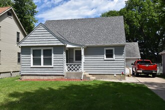 Building Photo - 813 S Prairie Ave