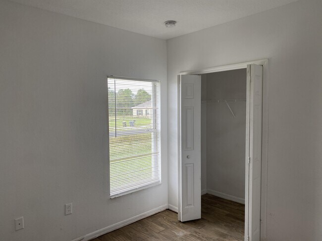 Building Photo - 874 Fraser Dr