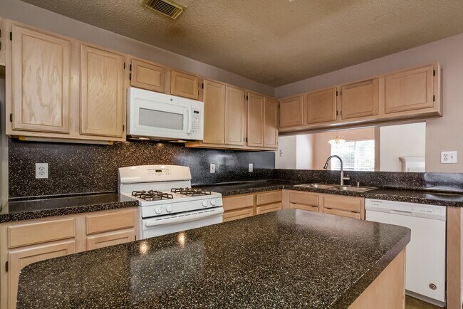 Foto del edificio - 7131 Maple Walk Dr