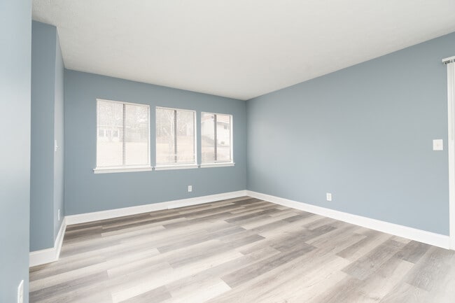 Foto del edificio - 7560 Taylor Rd