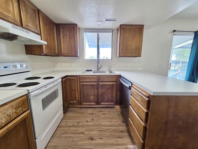 Building Photo - 5571 S 2800 W