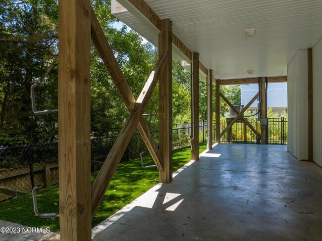 Foto del edificio - 207 Bridgeview Ct