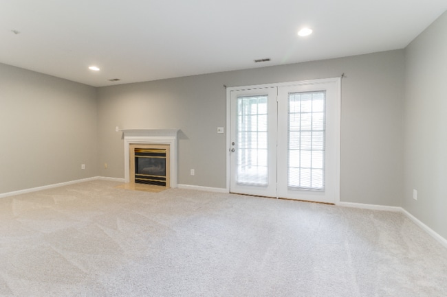 Building Photo - 733 Mashie Ct