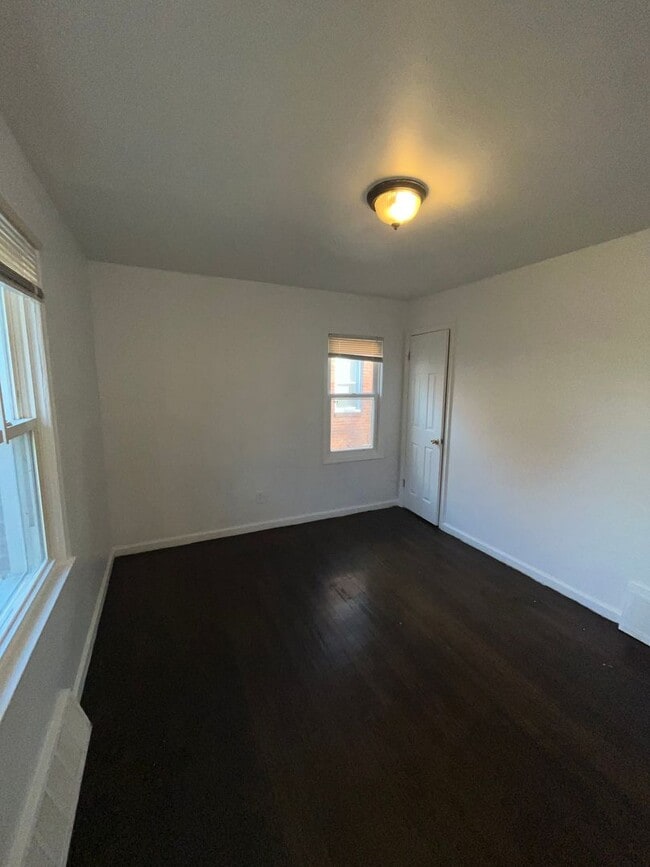 Building Photo - $1,000 -  3 bedroom Bungalow