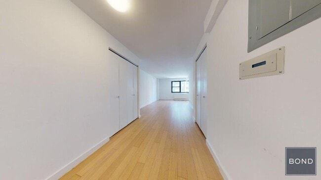 Building Photo - 222 E 39th St