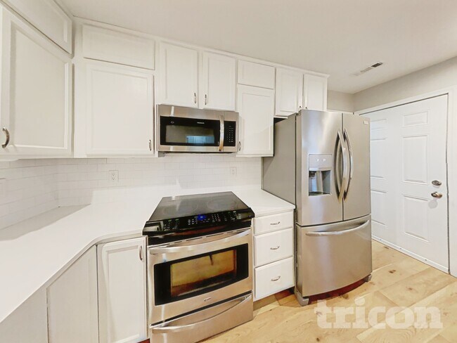 Building Photo - 4021 Deer Run Trce