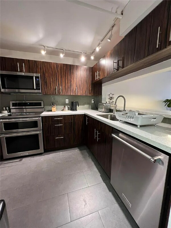 Foto del edificio - 555 NE 15th St