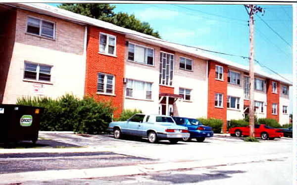 Primary Photo - 9610-9634 Ivanhoe Ave