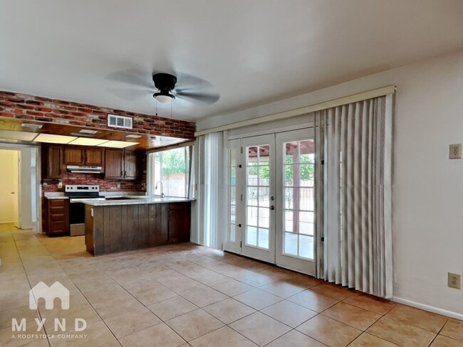 Building Photo - 3114 W Anderson Dr