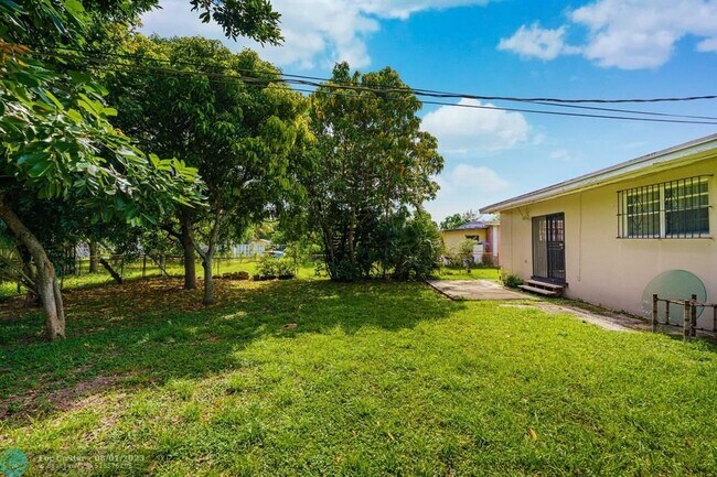 Foto del edificio - 430 NW 133rd St
