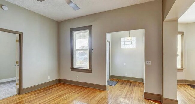 Foto del edificio - Must See 3 Bedroom Near Creighton!!