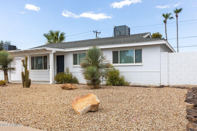 Building Photo - 632 N 74th Pl
