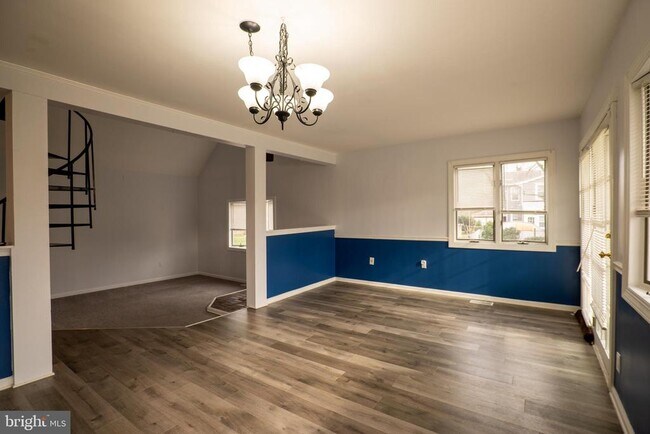 Building Photo - 241 Victoria St