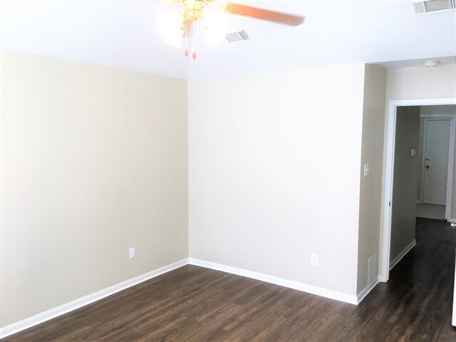 Foto del edificio - 208 Hollander Ct